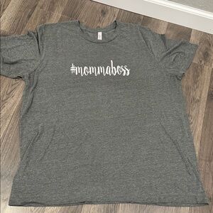 Gray #mommaBoss T-Shirt